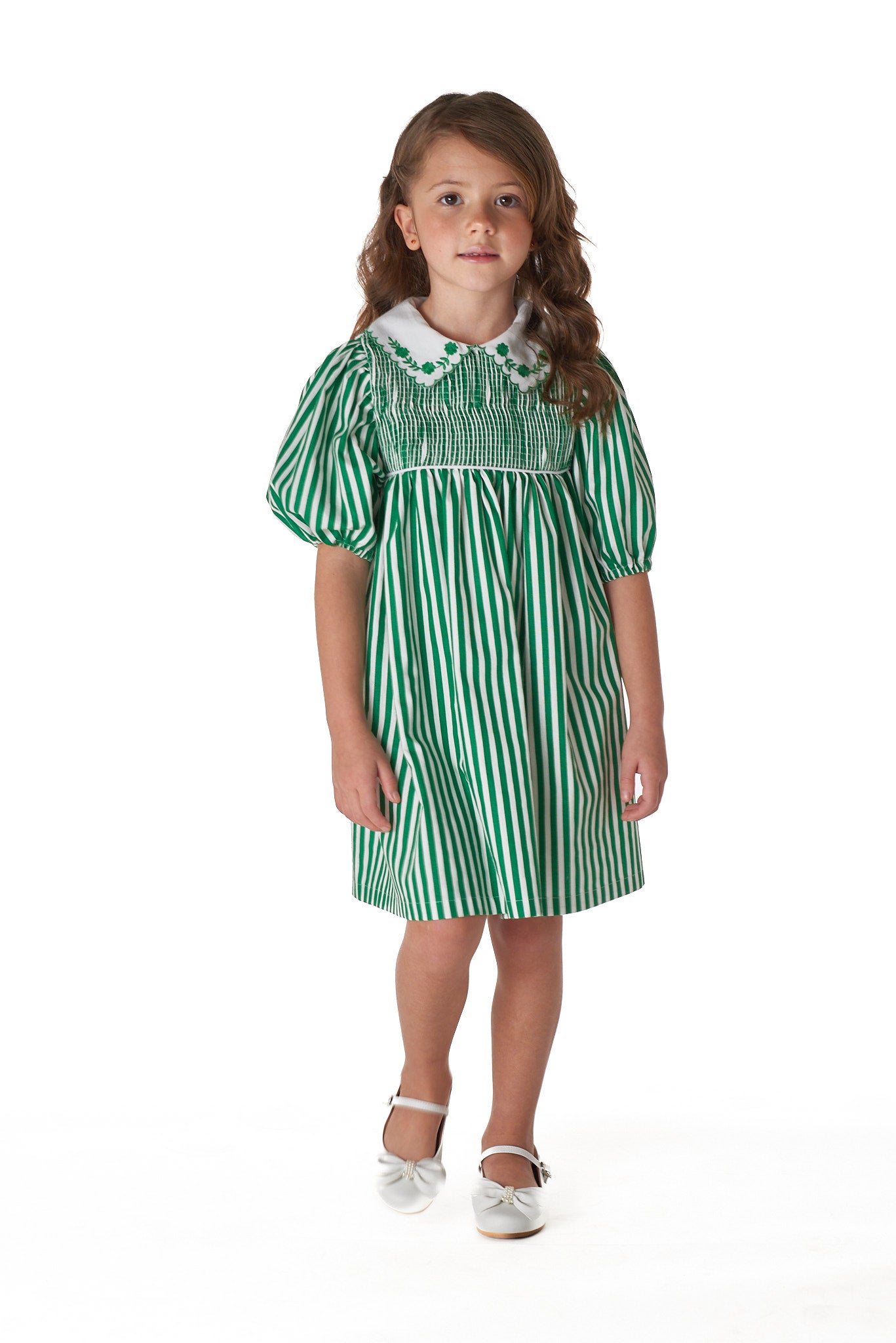 Vestido infantil Alice listrado com gola bordada floral, ideal para festas e passeios.