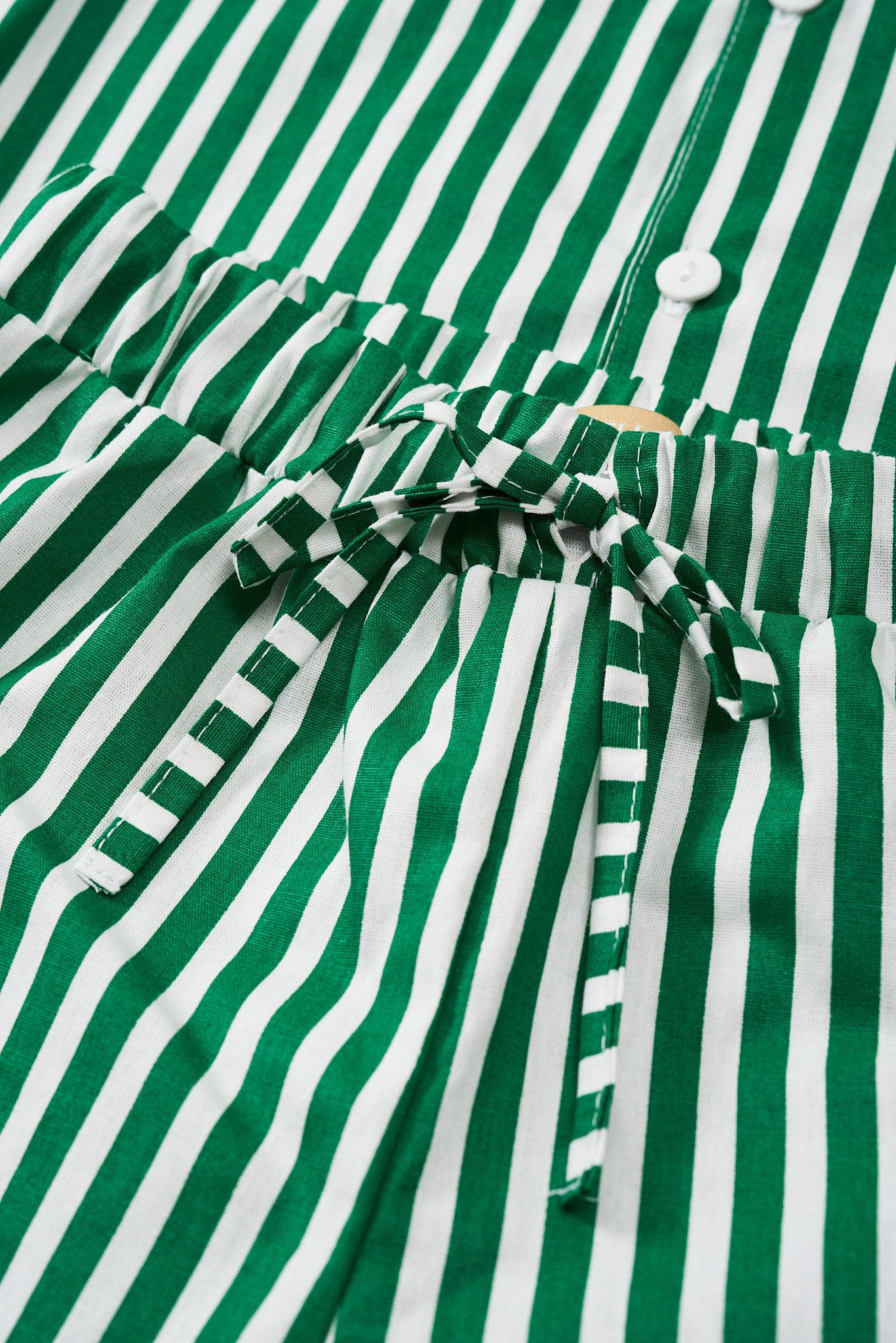 Conjunto Zion com camisa e bermuda em tricoline 100% algodão. Estiloso e confortável para meninos de 2 a 8 anos.

