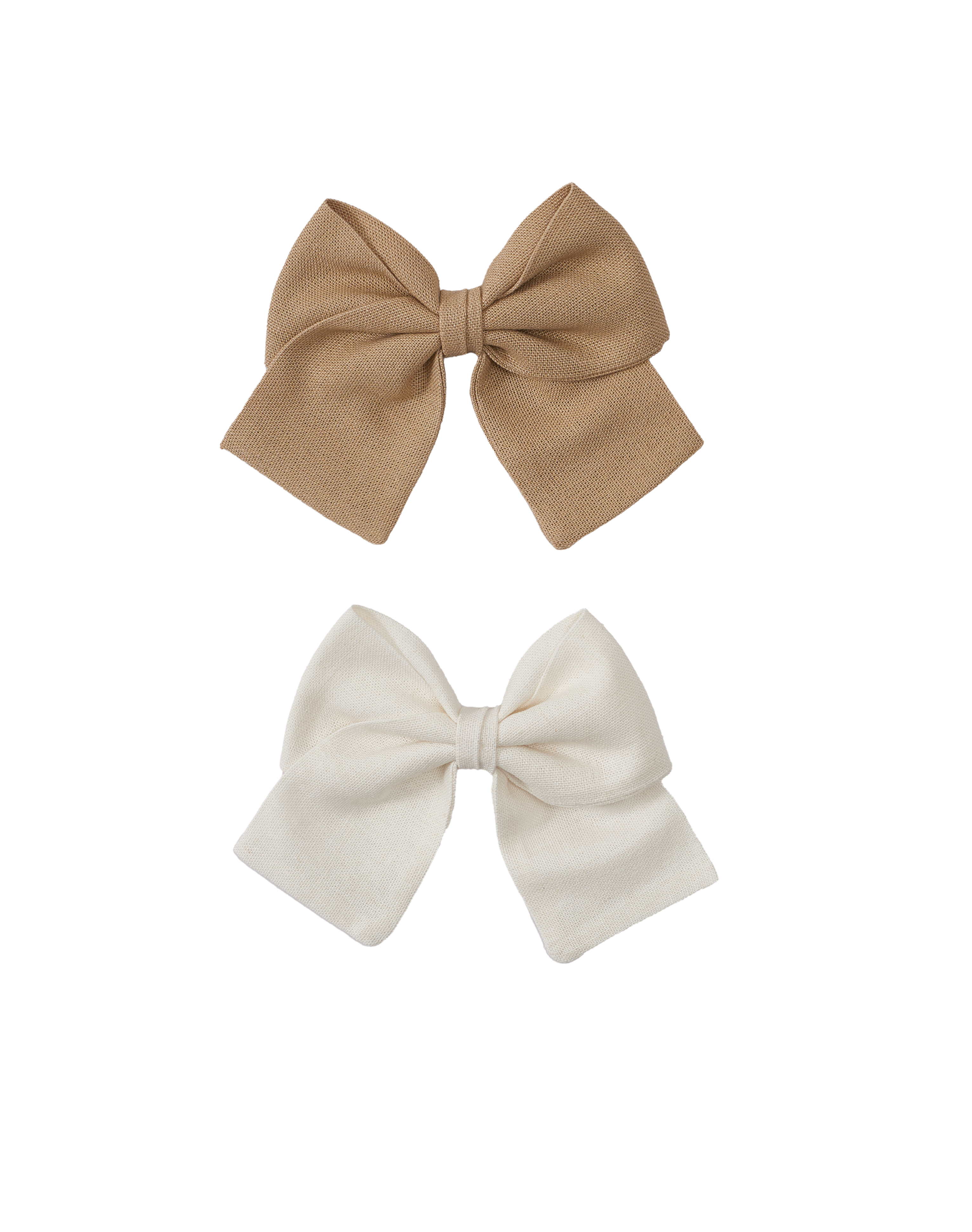 Laço de cabelo infantil em linho de 12cm, disponível em cores suaves como rosê gold, azul claro e off-white. Ideal para looks delicados.