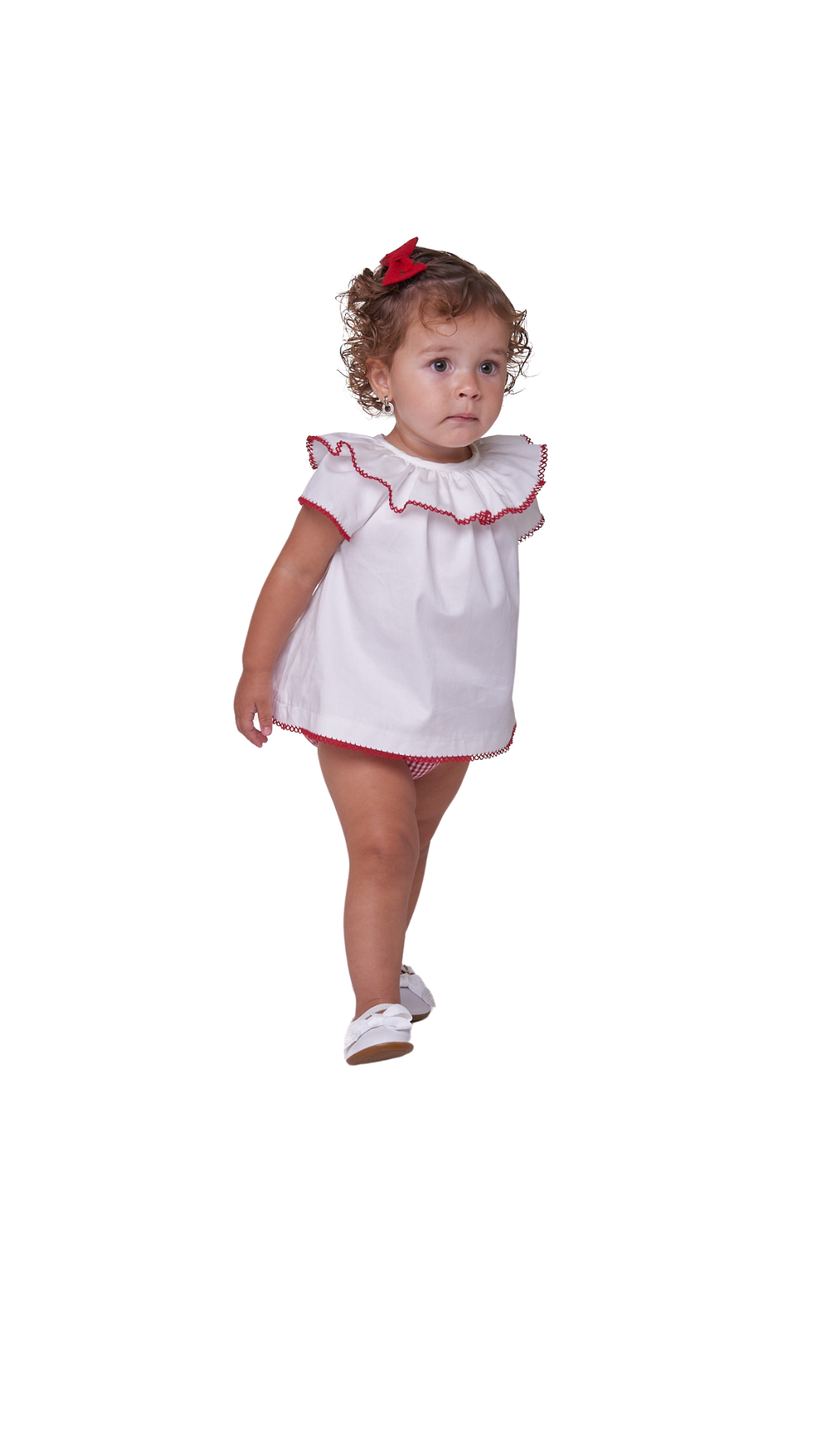 Conjunto bata e tapa fralda para bebê com babados delicados e modelagem confortável, ideal para passeios e momentos especiais.

