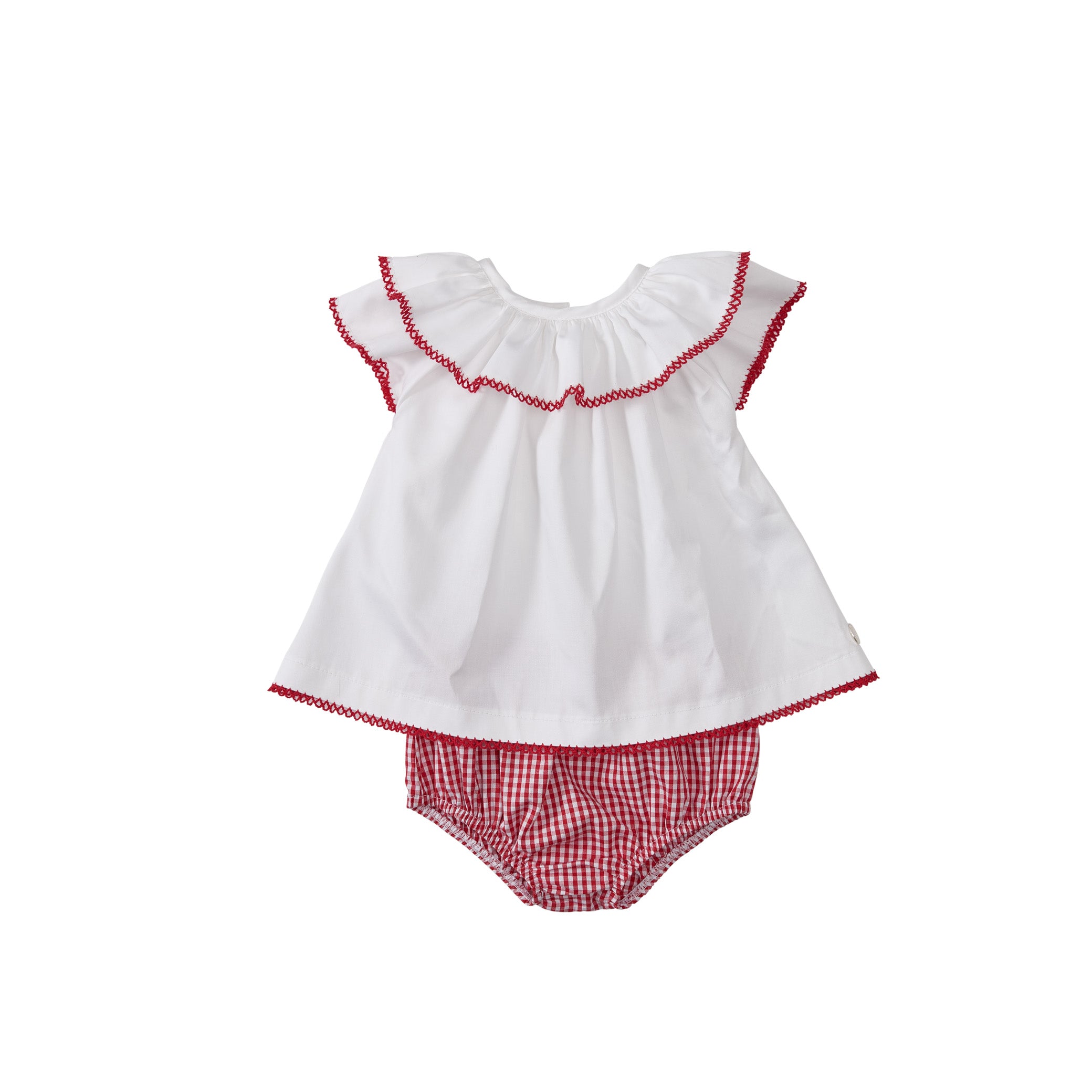 Conjunto bata e tapa fralda para bebê com babados delicados e modelagem confortável, ideal para passeios e momentos especiais.

