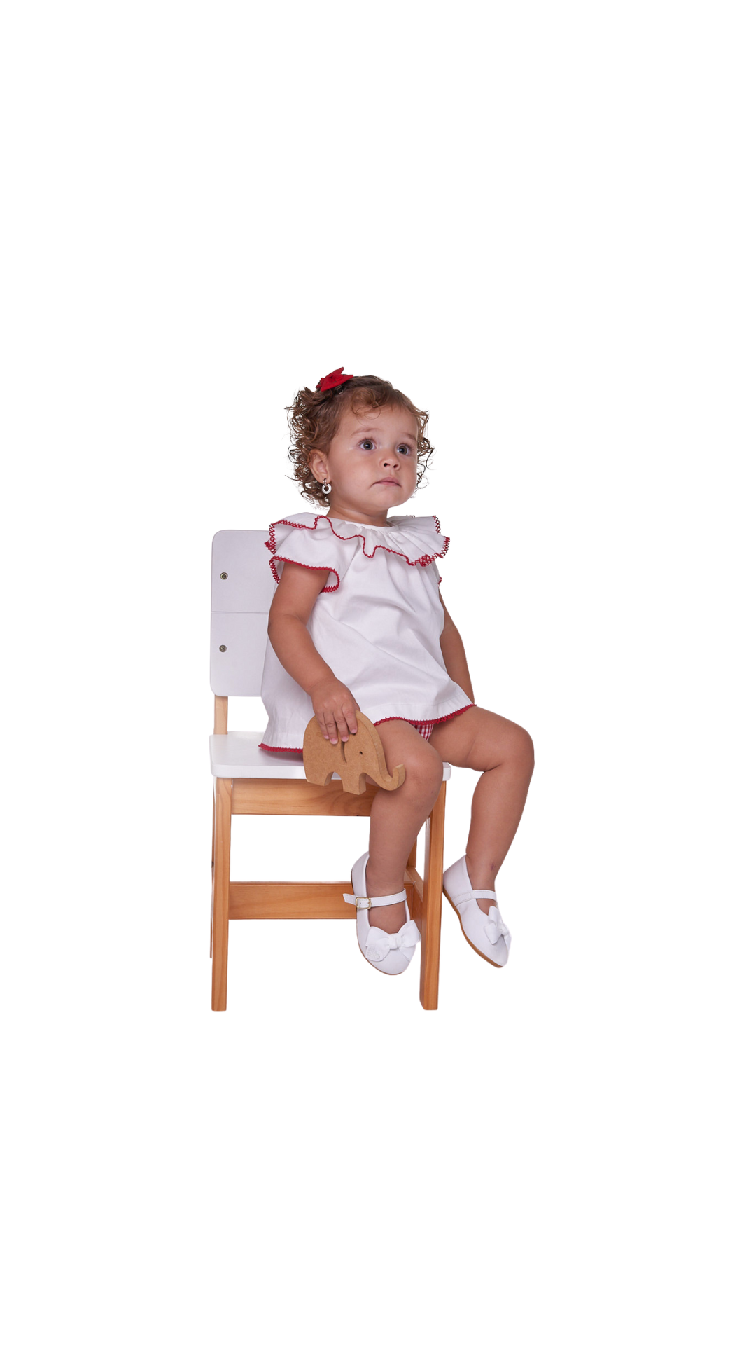 Conjunto bata e tapa fralda para bebê com babados delicados e modelagem confortável, ideal para passeios e momentos especiais.

