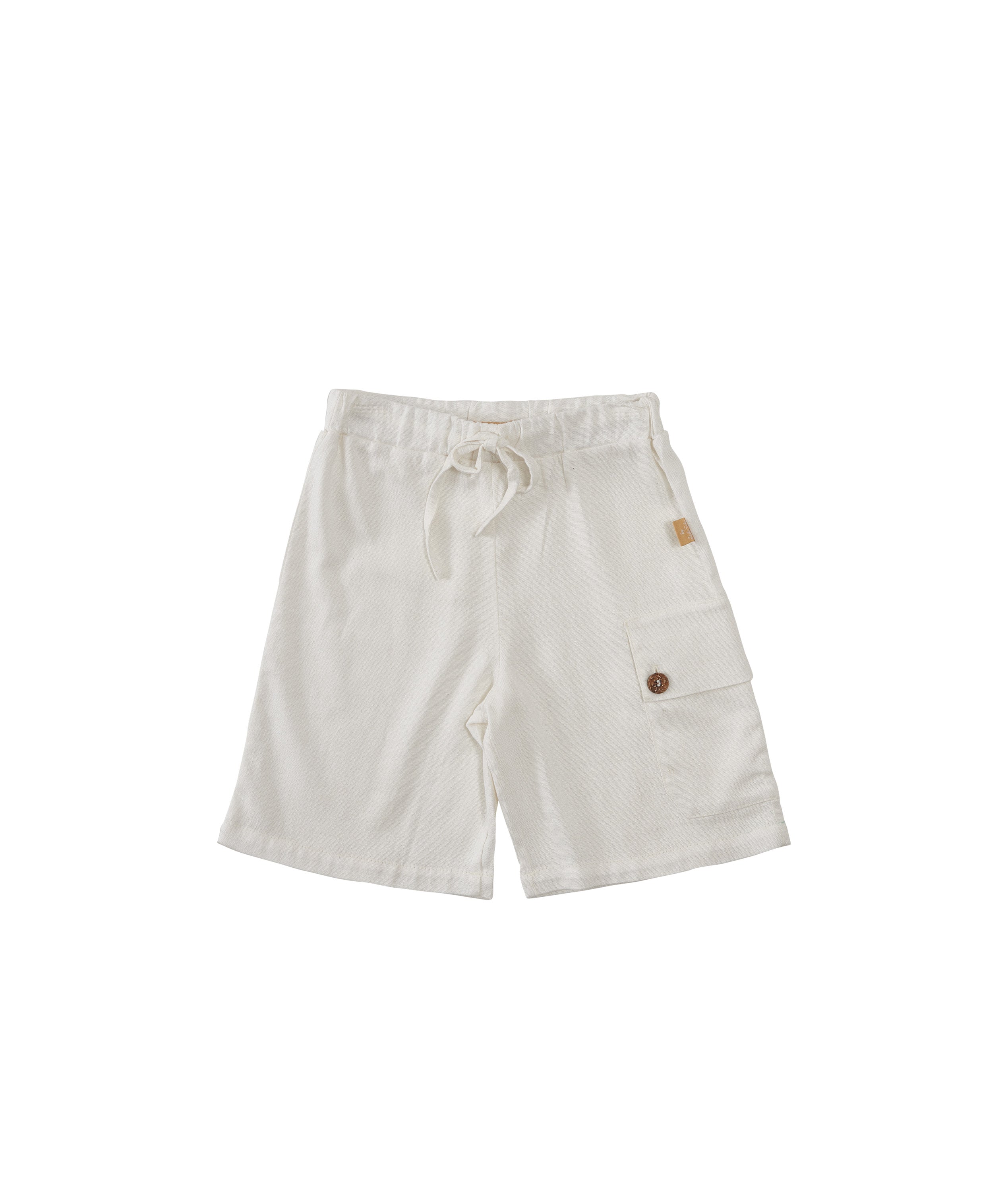 Bermuda Luigi estilo alfaiataria com bolso lateral, cordão e caimento confortável para crianças.

