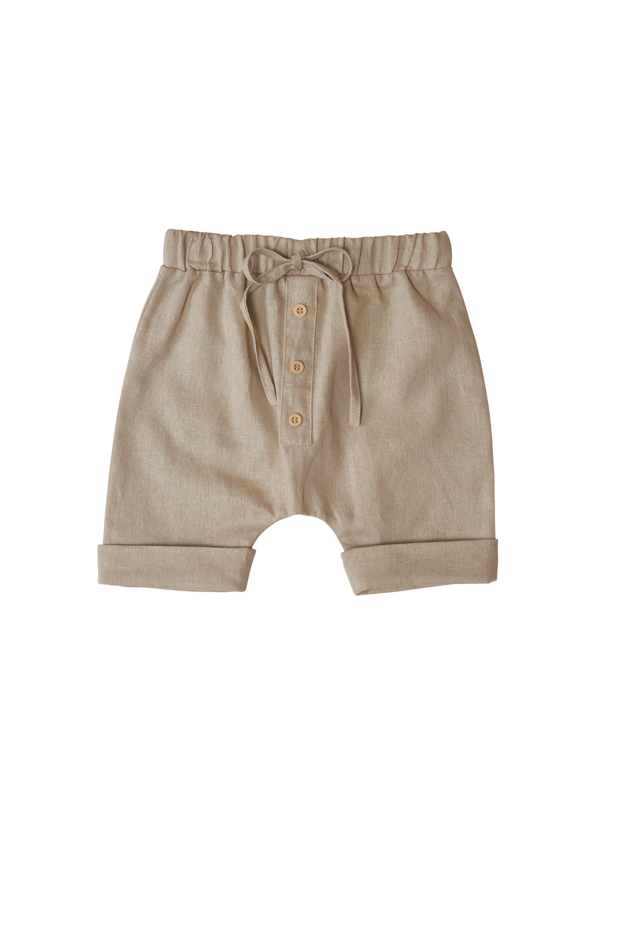 Bermuda infantil unissex com modelagem moderna e tecidos confortáveis. Liberdade para brincar com muito estilo.

