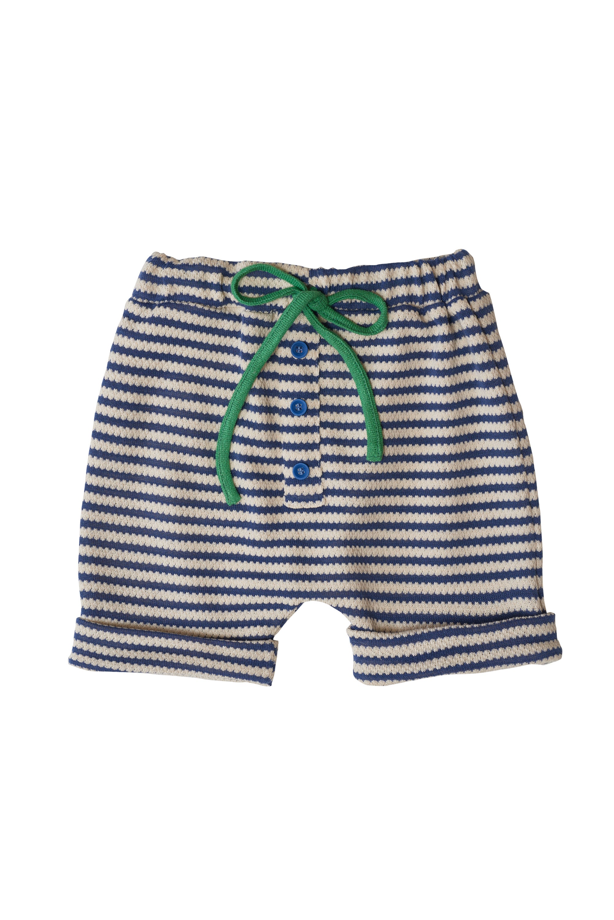 Bermuda infantil unissex com modelagem moderna e tecidos confortáveis. Liberdade para brincar com muito estilo.

