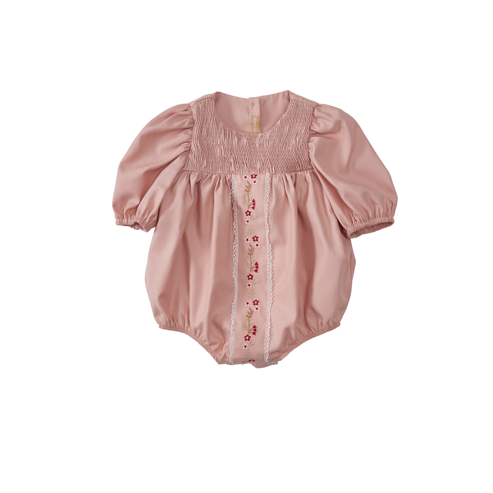 Bombacho Laura com gola bordada floral, mangas com renda e faixa em linho. Ideal para bebês de 3 a 18 meses.
