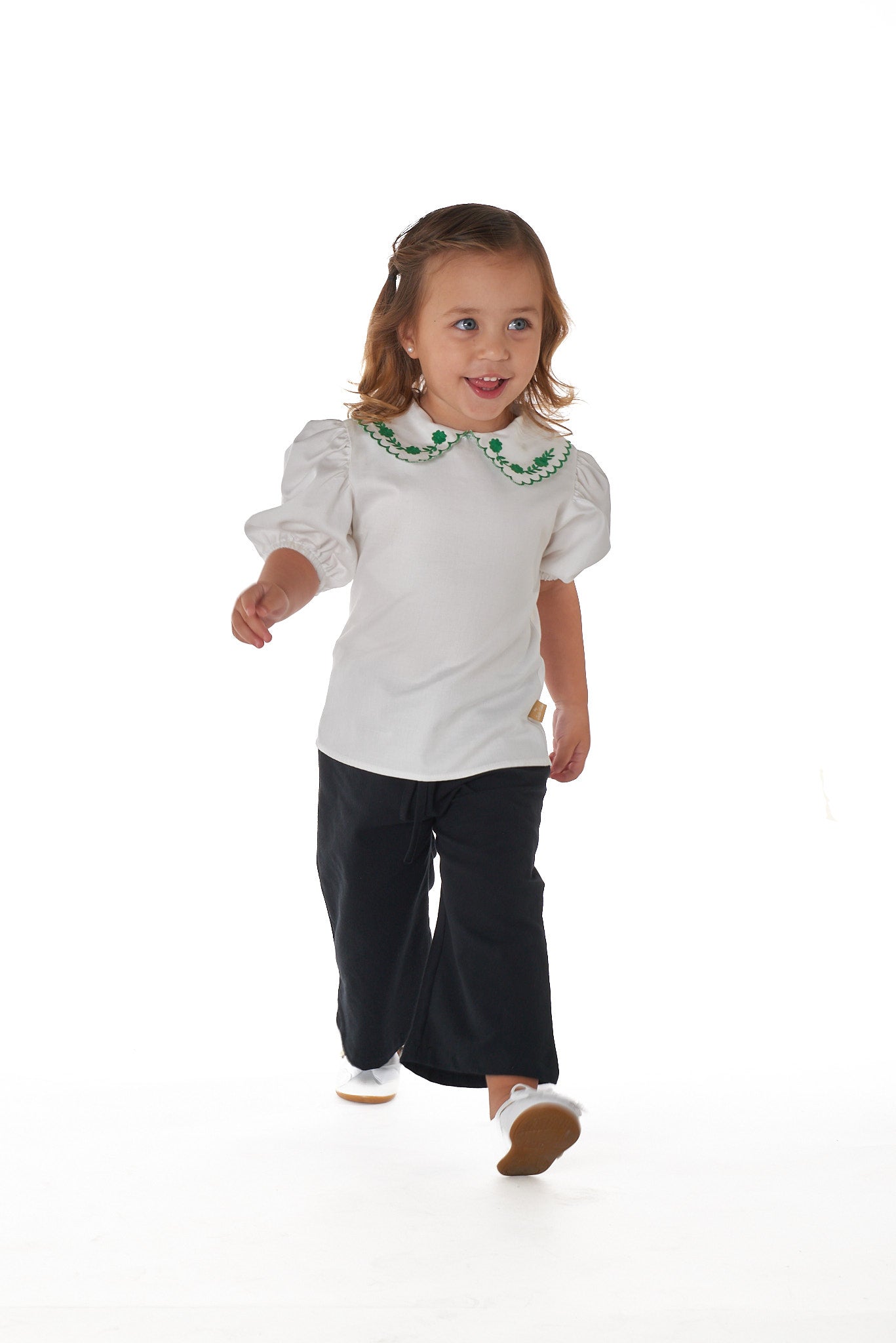 Calça Cecília infantil em algodão com cordão ajustável, elegante e confortável para meninas.


