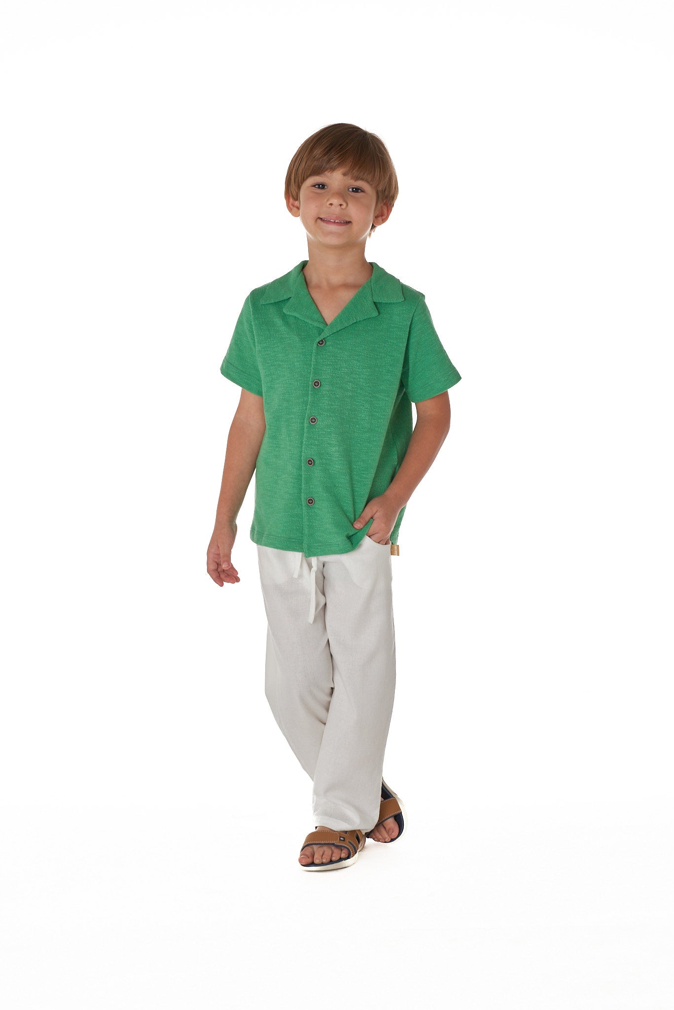 Calça unissex infantil com bolsos laterais, corte reto e cintura elástica. Conforto e estilo para meninos e meninas.

