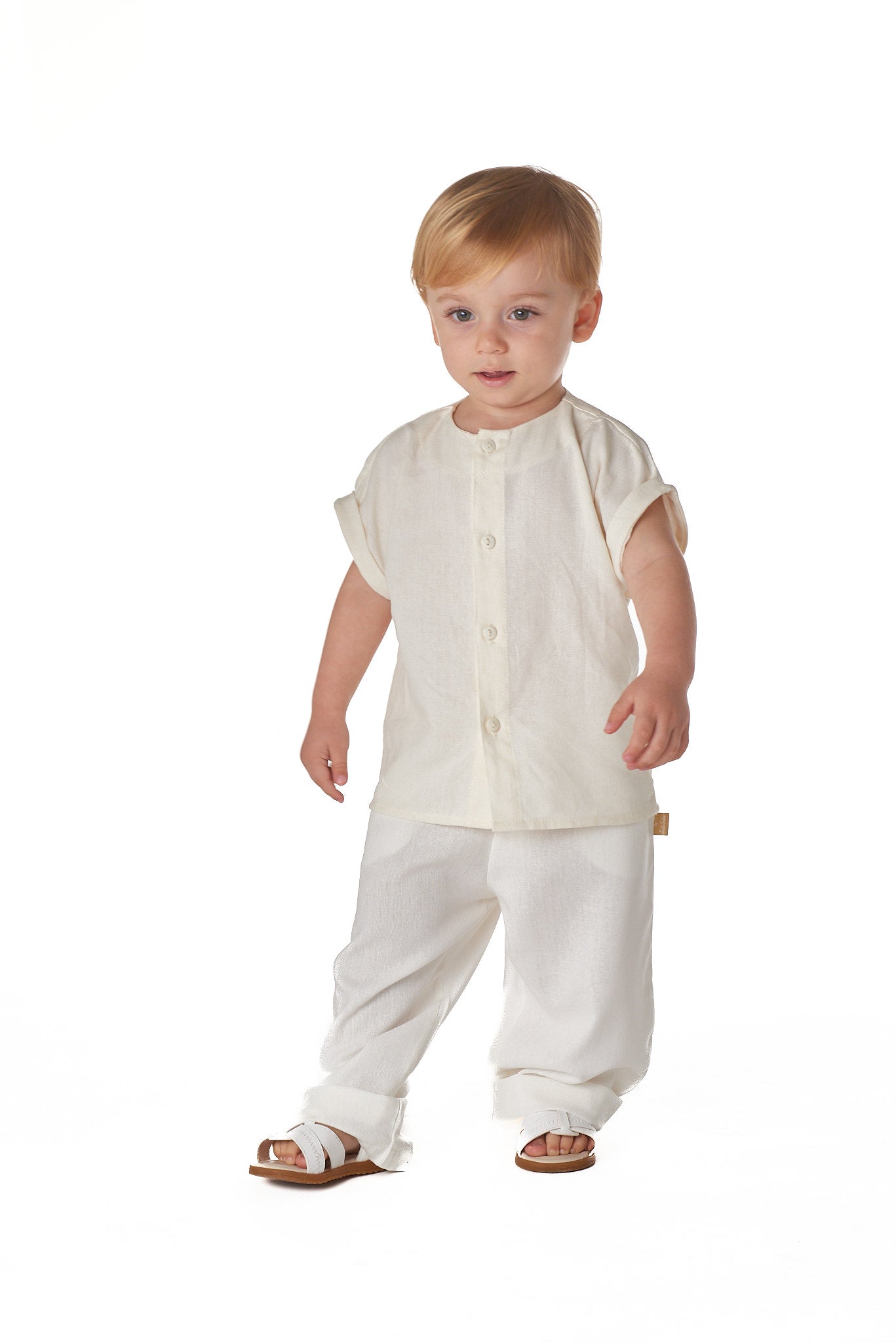 Calça unissex infantil com bolsos laterais, corte reto e cintura elástica. Conforto e estilo para meninos e meninas.

