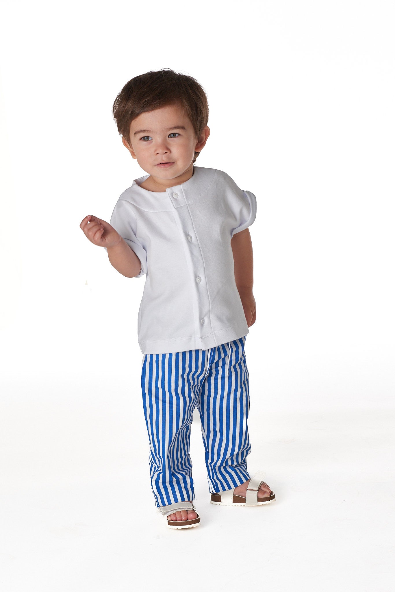 Calça unissex infantil com bolsos laterais, corte reto e cintura elástica. Conforto e estilo para meninos e meninas.

