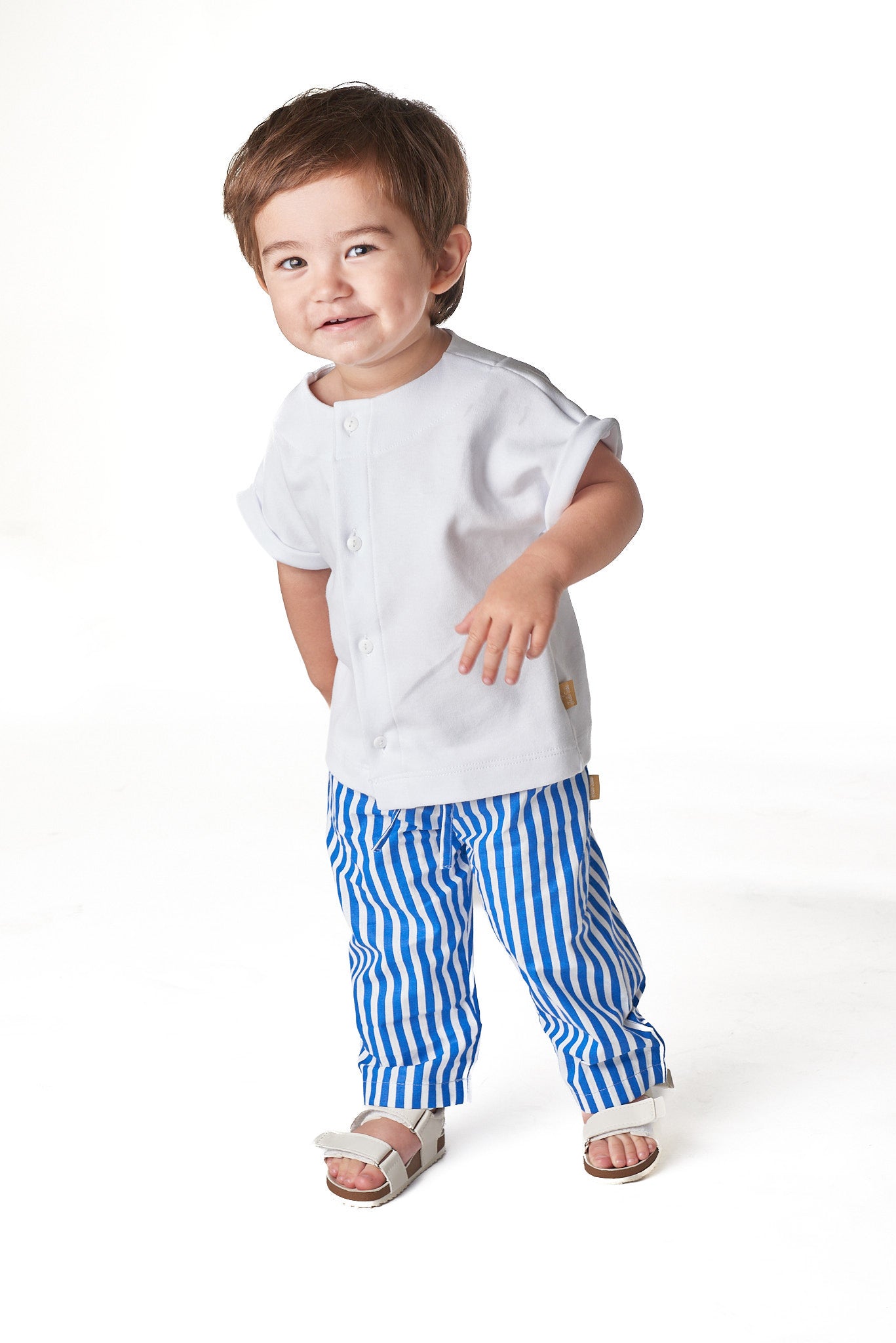 Camisa infantil 100% algodão fio egípcio, manga curta com barra dobrada.

