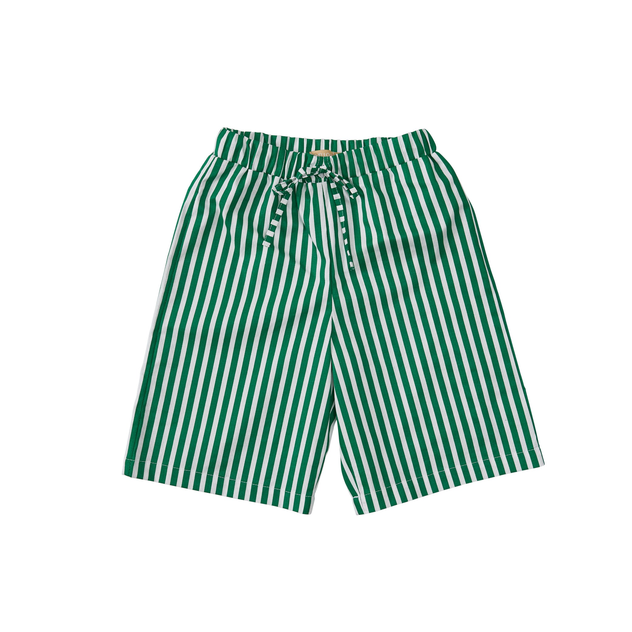 Conjunto Zion com camisa e bermuda em tricoline 100% algodão. Estiloso e confortável para meninos de 2 a 8 anos.

