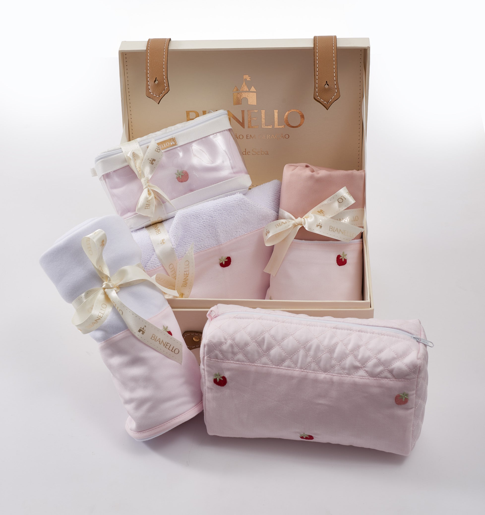 Kit enxoval para bebê com manta, toalha capuz, lençol 400 fios, frasqueira, fralda, toalhinha e necessaire. Presente completo e funcional.
