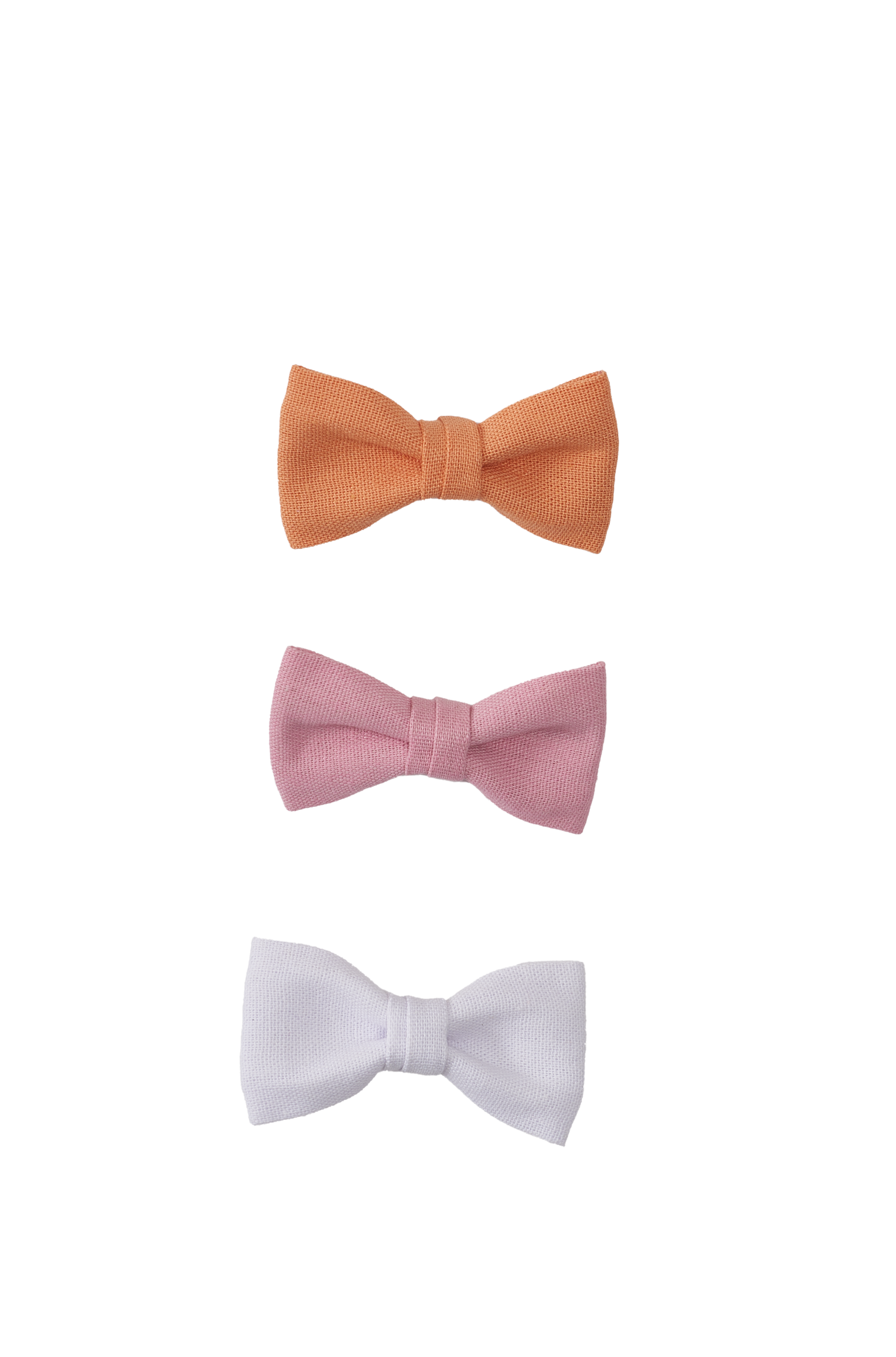 Laço de cabelo infantil em linho de 7,5cm, com cores suaves como rosê gold, azul claro e off-white. Perfeito para looks delicados e estilosos.
