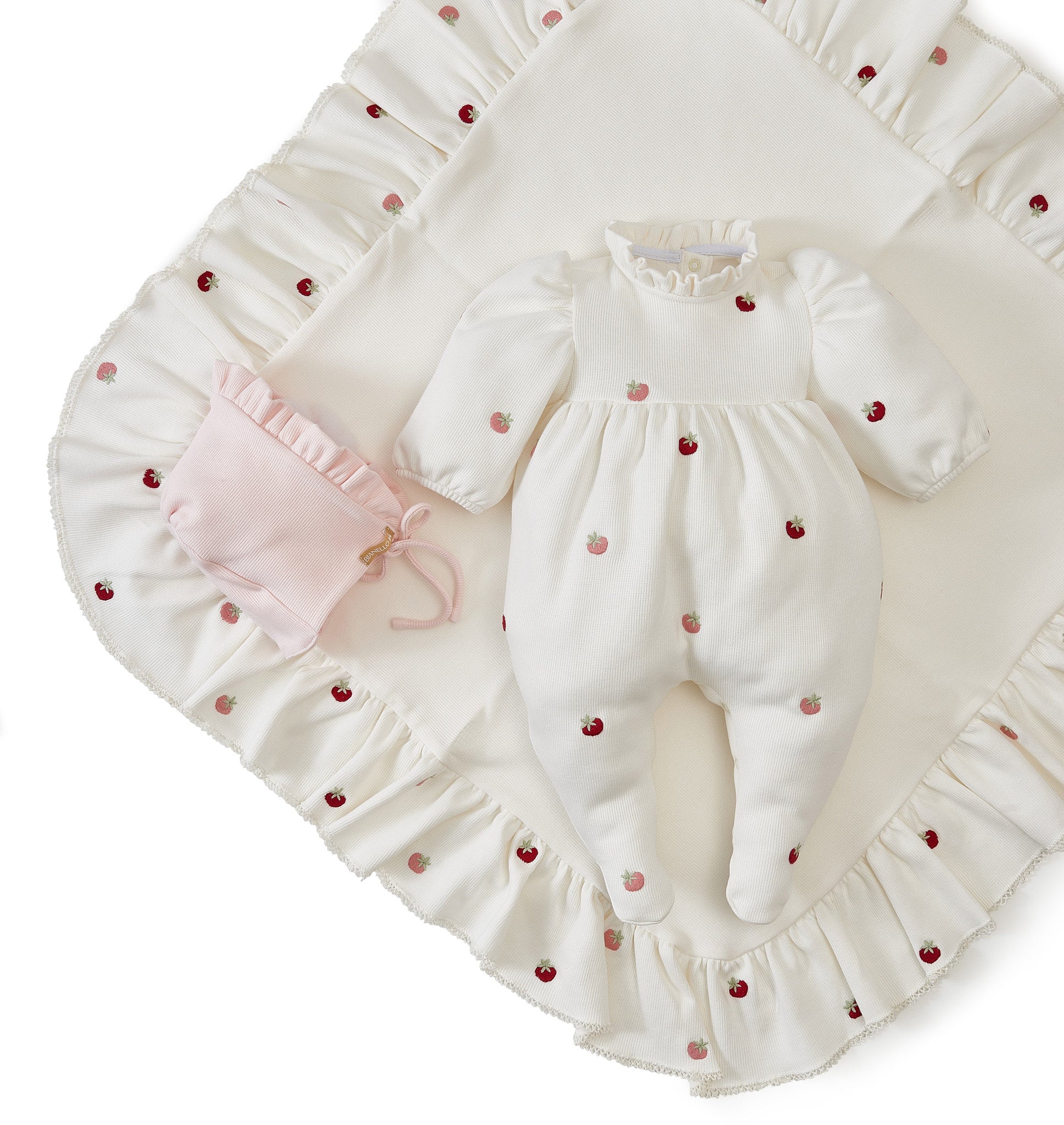 Kit Saída Maternidade Michele com macacão, manta e touca em tricot bordado. Macio, elegante e ideal para o primeiro look da bebê.