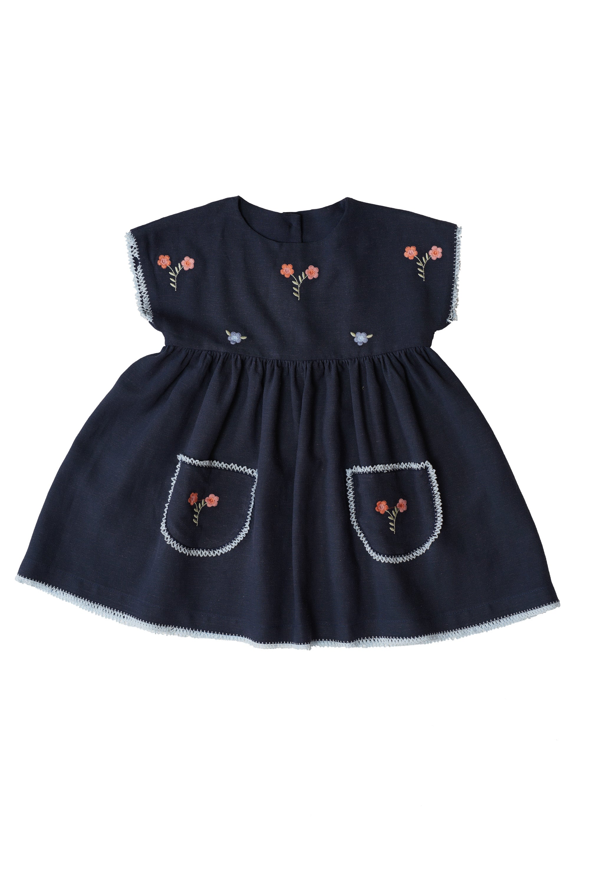 Vestido Heloise infantil azul marinho com bordado floral delicado e modelagem ampla.

