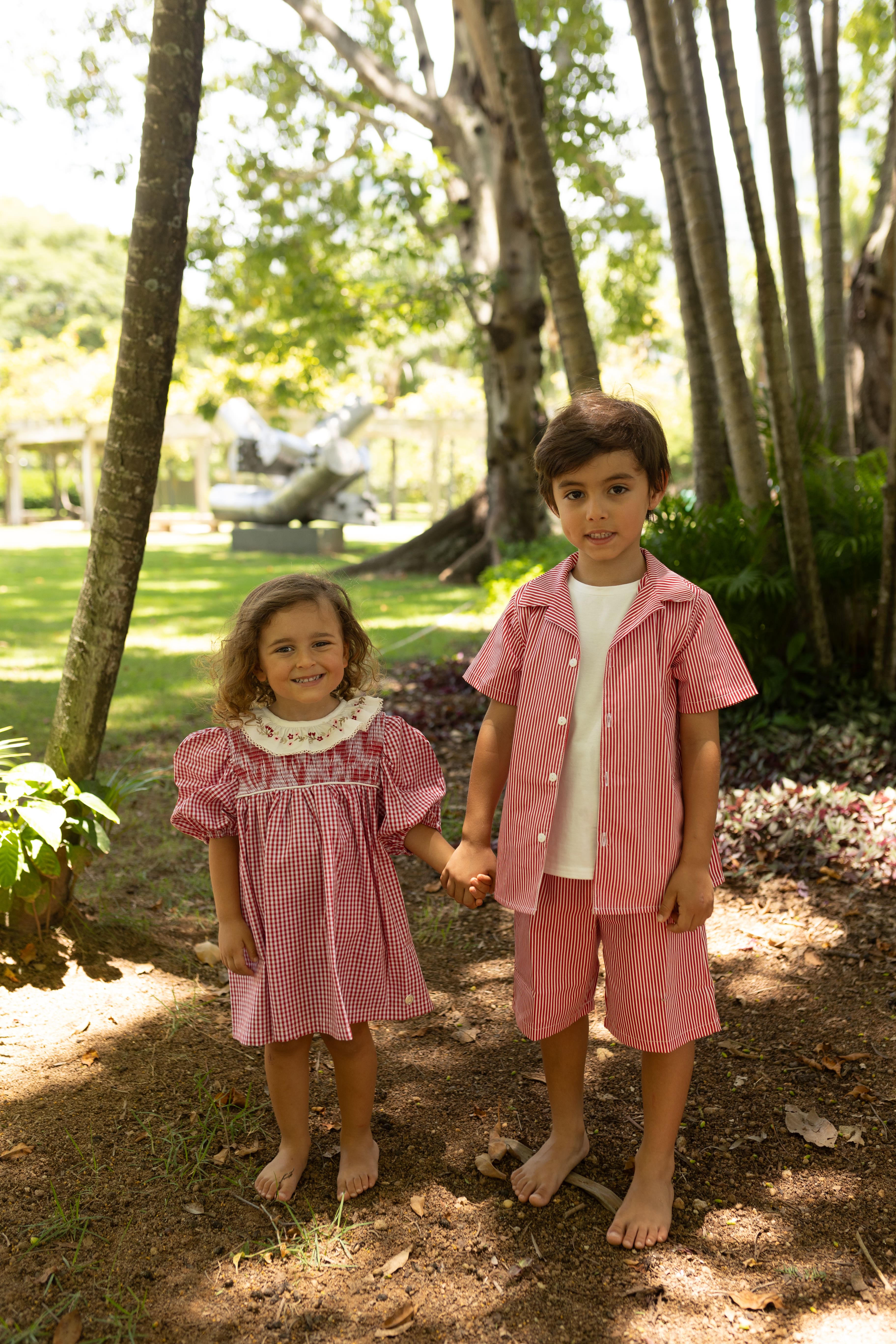 Vestido Priscila em tricoline com gola bordada e casinha de abelha. Delicado, confortável e ideal para festas. De 3 meses a 8 anos.

